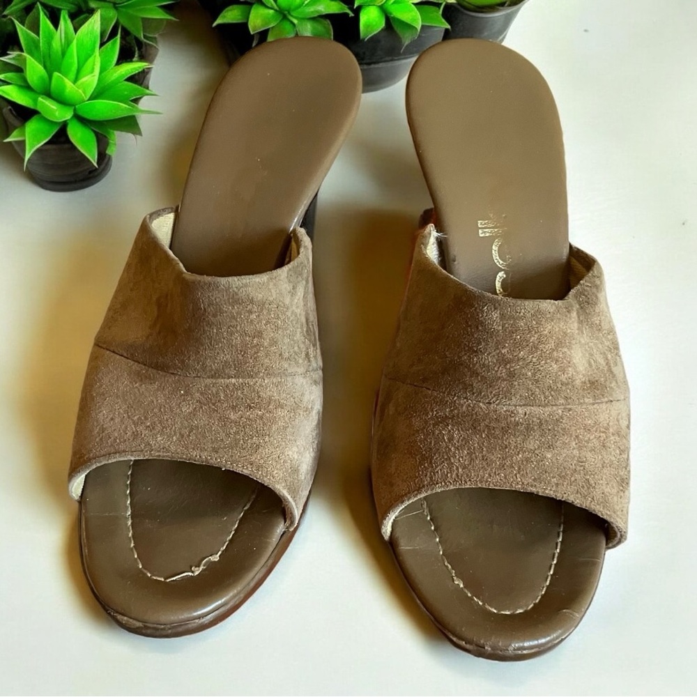 Shelby Brown Suede Vintage Slides. Size 7